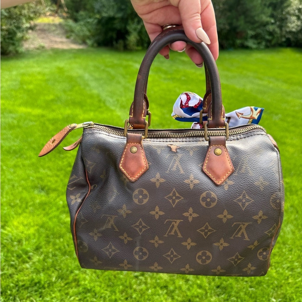 Authentic Louis Vuitton Speedy 25 - Picture 4 of 12